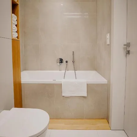 Zatoka Komfortu Metropolitan Przy Plazy Lejlighedshotel Jastarnia